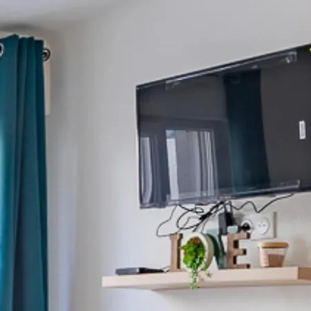 Le Cocon Du Peyrou Lit Parapluie Disponible Sur Demande Moyennant Supplement Apartment