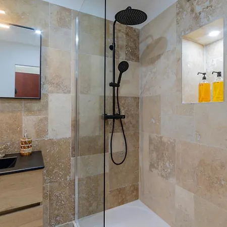 Le Cocon Du Peyrou Lit Parapluie Disponible Sur Demande Moyennant Supplement Apartment *